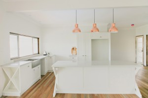 White gloss kitchen